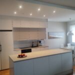 Uudistettu keittiö.